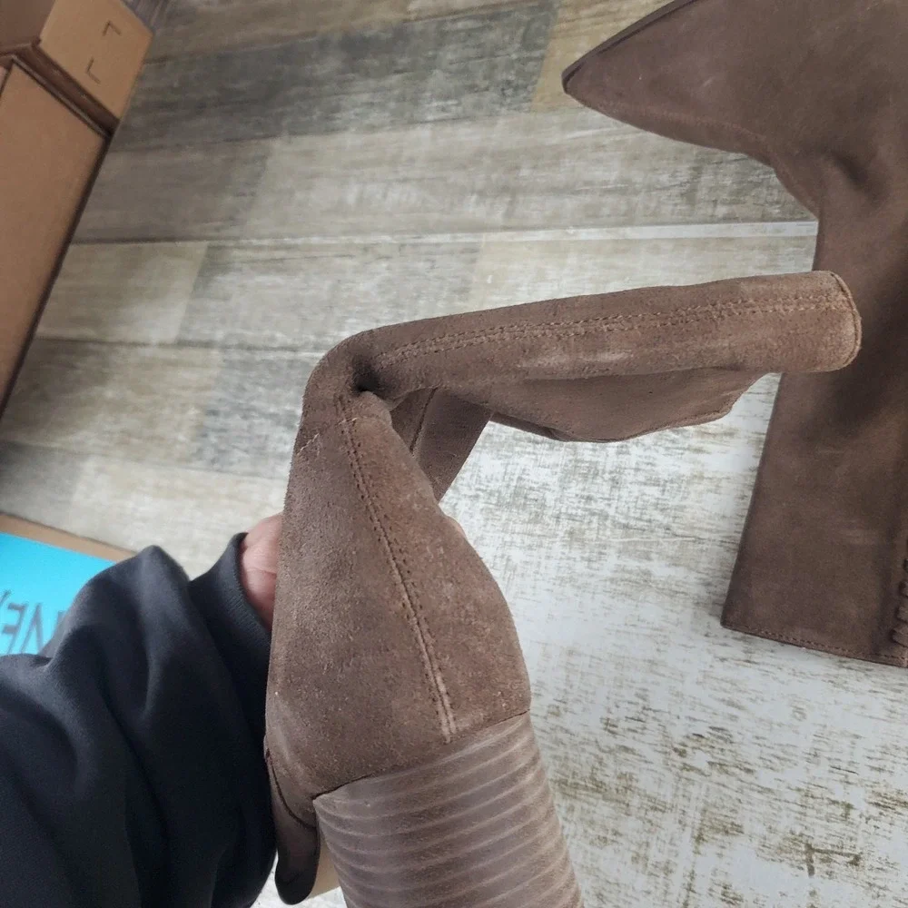 Vince Camuto Lorrys Womens Booties Sz 10 M‎ Taupe Suede Pointed Toe Ankle Boots